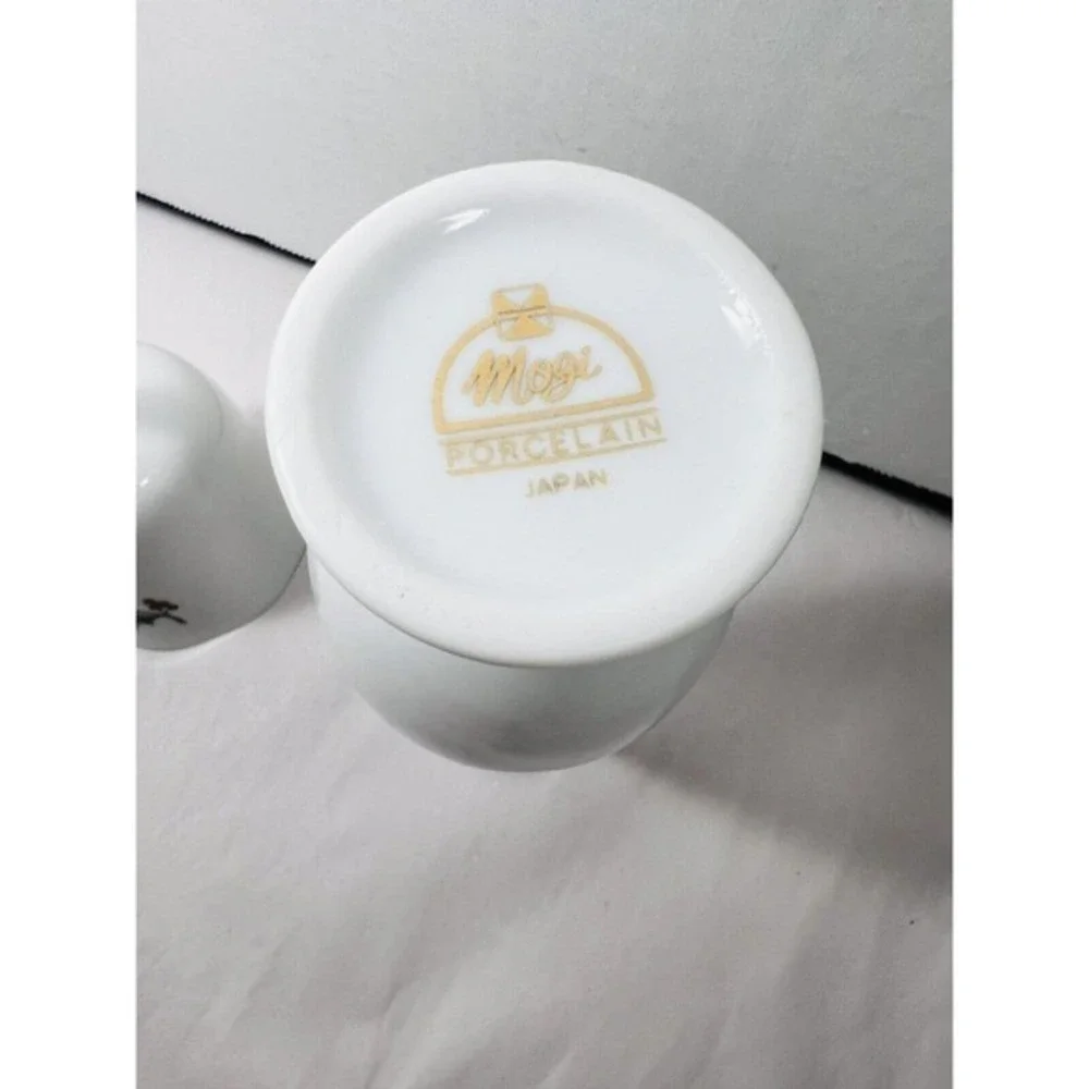 Mogi Japanese Porcelain Christmas Holly Bell And Bud Vase
